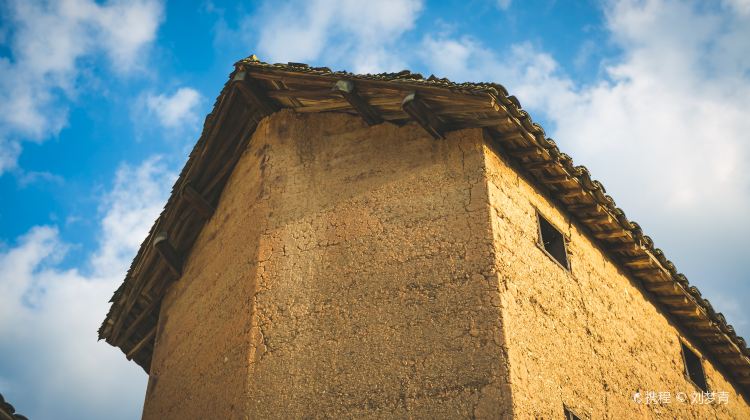 5-Day Huangshan Scenic Area + Chengkan Village+Xin' an River Landscape Gallery + Yangchang Tulou Buildings + Xixinan Scenic Area