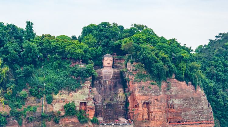 8-Day Small Group Tours: Jiuzhaigou, Huanglong National Scenic Area, Chengdu Research Base of Giant Panda Breeding, Leshan Giant Buddha, Mount Emei, Sanxingdui Museum | All-Inclusive Tours·  