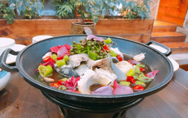 云琴家·白族石板烧·菌锅(三十九年姐妹传承店)