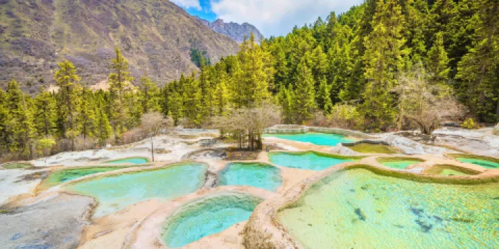 黃龍國家重點風景名勝區-爭艷池