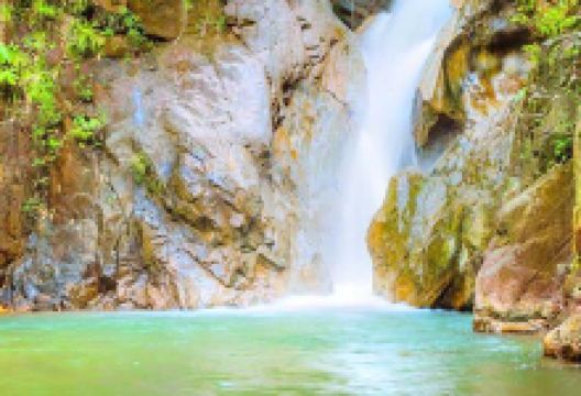 Pariwat瀑布景点图片