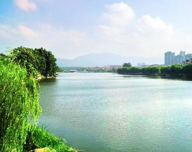 月牙湖风景区