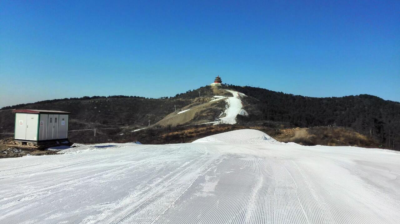 李宁乌金山国际滑雪场