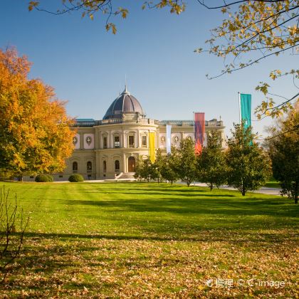 大喷泉+花钟+圣皮埃尔大教堂+Initium Watches