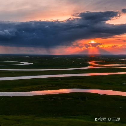 新疆乌鲁木齐+赛里木湖+那拉提旅游风景区+霍尔果斯国门景区+解忧公主薰衣草园+喀赞其民俗村+伊犁4日3晚跟团游