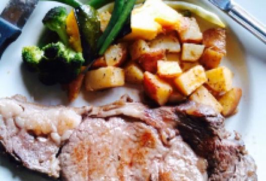 Russell's Fireside Dining Room at Lake McDonald Lodge美食图片