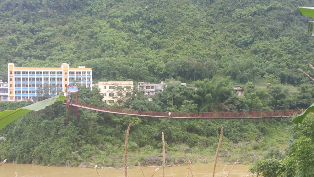 龙湾红水河跨河吊桥风景