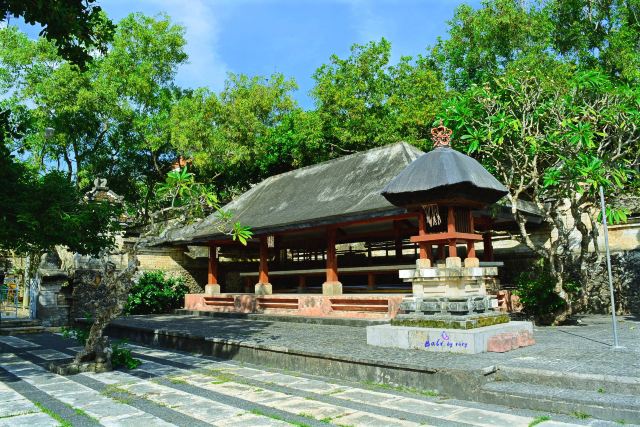 울루와뚜 절벽사원