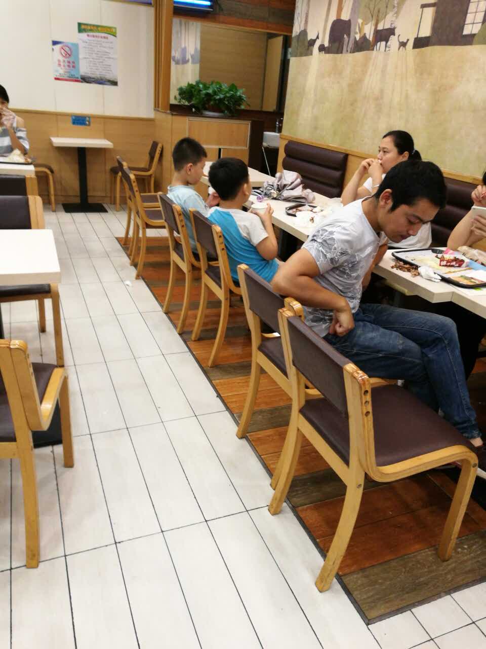 华莱士·全鸡汉堡(大冶中商店)餐厅图片