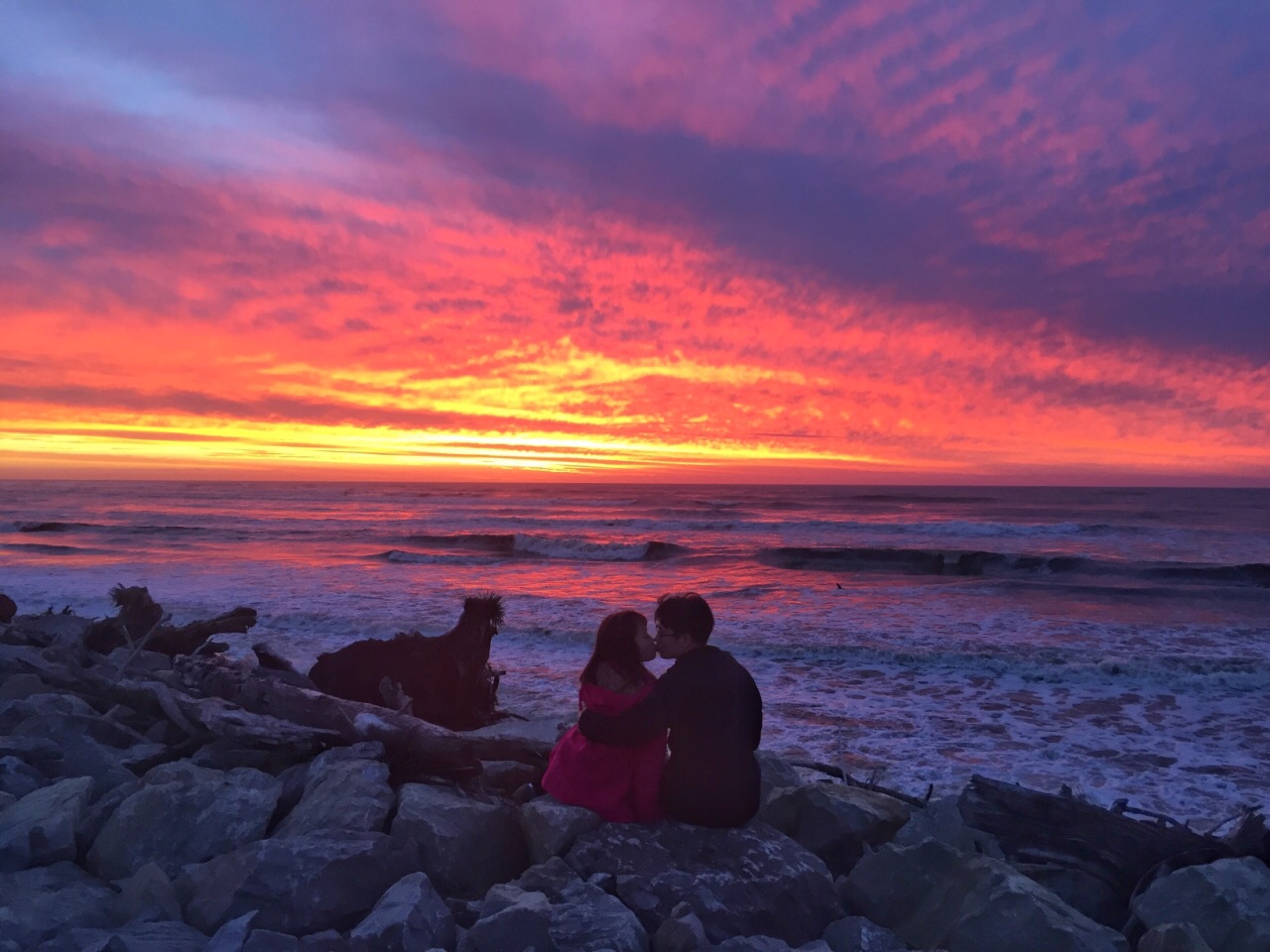 落霞漫天夕阳醉 新西兰霍基蒂卡的日落