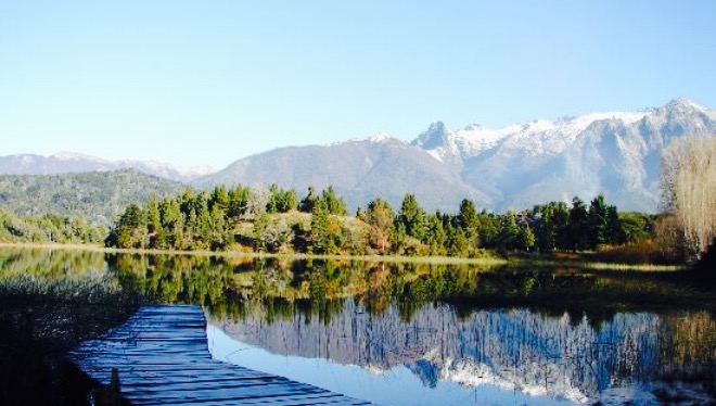 Bellevue Salon de Ta & Queso Pan y Vino