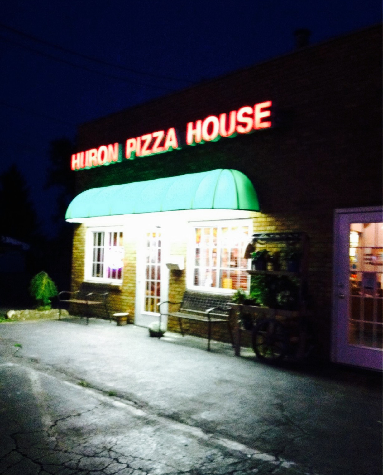 Huron Pizza House