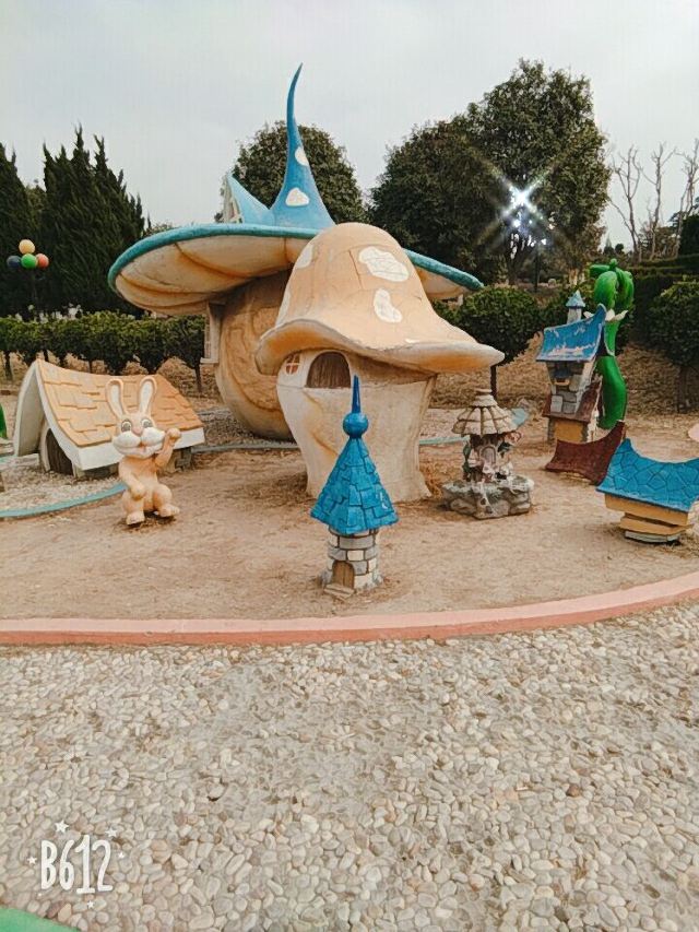 Quancheng Oulebao Menghuan Shijie - European-Themed Amusement Park