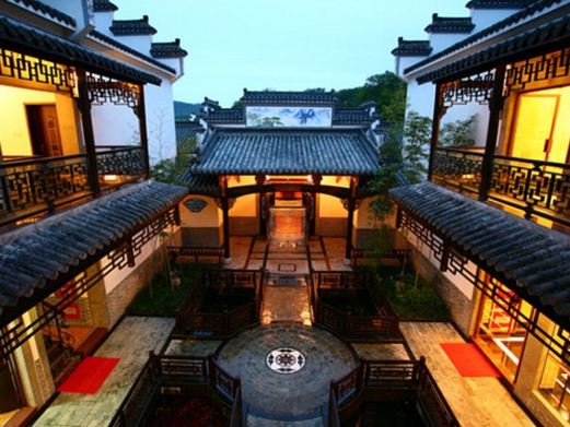 金孔雀温泉旅游度假村