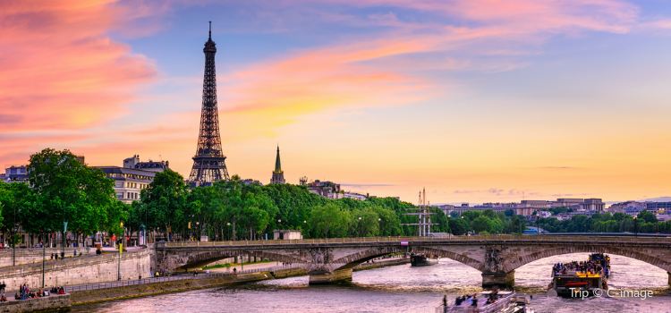 Seine River Tour Boat Travel Guidebook Must Visit