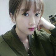 当月亮掠过树枝