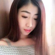 眉宇掛着孤獨拂檻