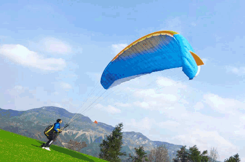 一场‘’浪漫的‘’高空之旅--柃蜜小镇滑翔伞