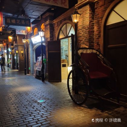 上海星空艺术馆+1192弄老上海风情街(世纪汇广场店)一日游