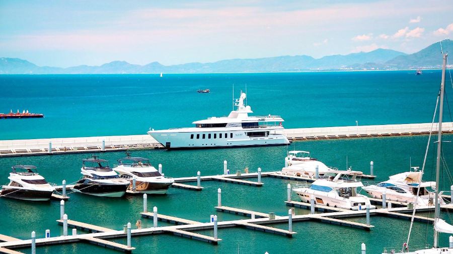 半山半岛帆船港