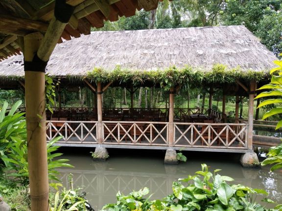 Saung Makan Bu Empat