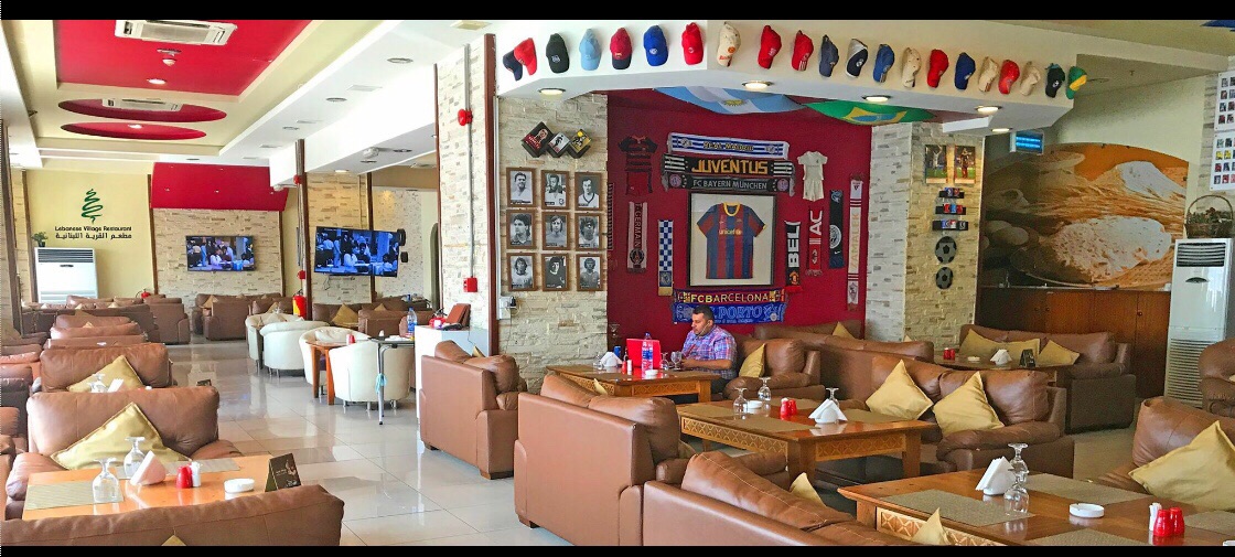 多哈当地最有特色的餐厅，好多球星的球衣🤣🤣🤣sawd