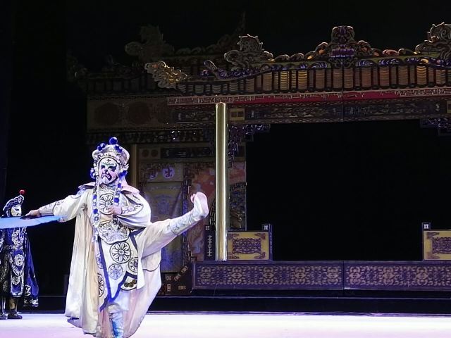 See the legendary "Furong Guocui" Bian Lian show.