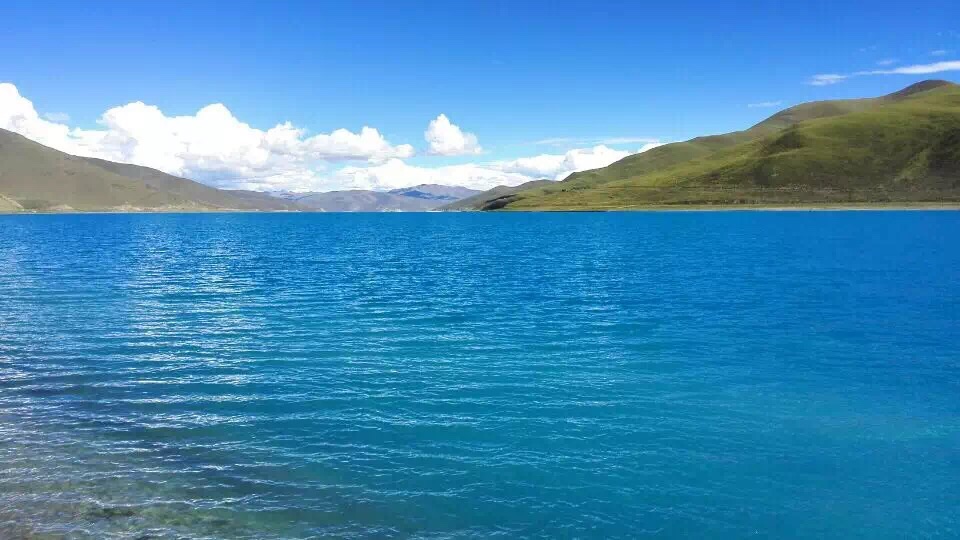 羊湖，高原明珠！天空和湖水永远那么纯净，洗涤你的心灵！