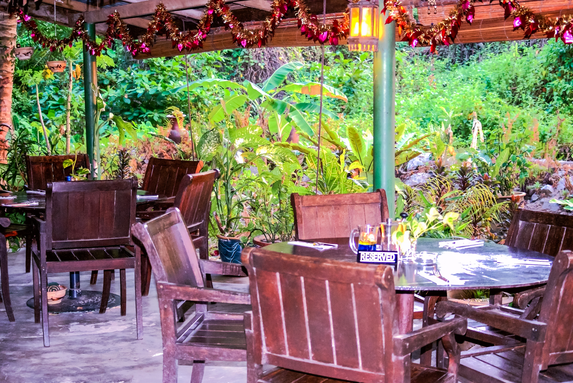 Mangoes Bar and Grill