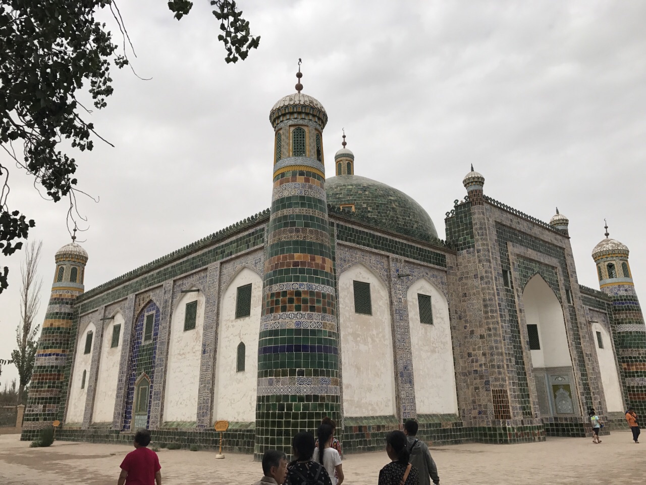 香妃墓小游，建筑很漂亮，浓郁的伊斯兰风格。