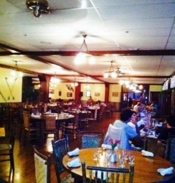 The View Restaurant at the Historic Crags Lodge餐厅图片