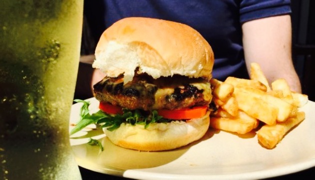 Airlie Beach Treehouse餐厅图片