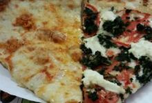 Hometown Pizza III美食图片