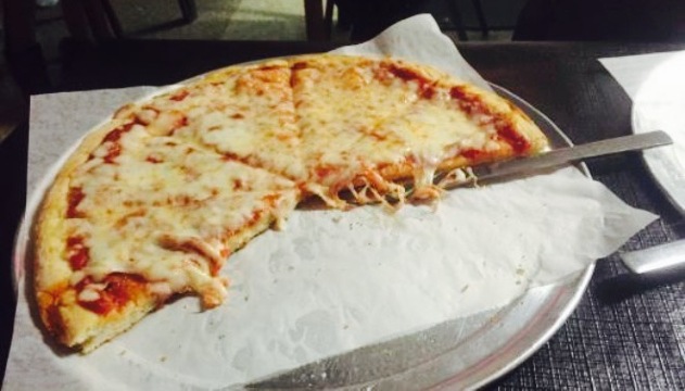 Mom Maruca's Pizza Shop