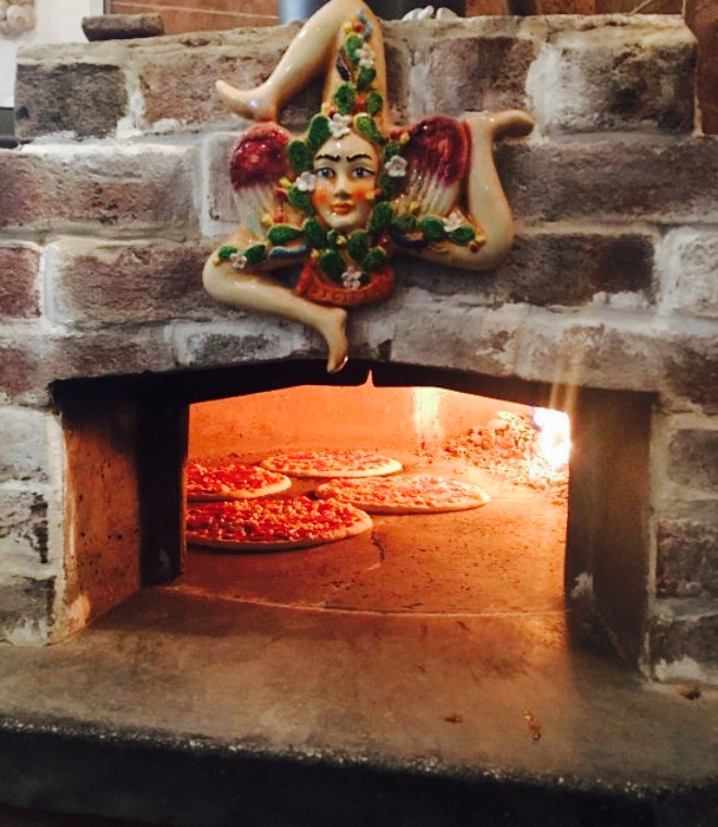 U Gaddu Holz Hofen Pizza餐厅图片