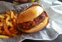 Blaze Burgers美食图片