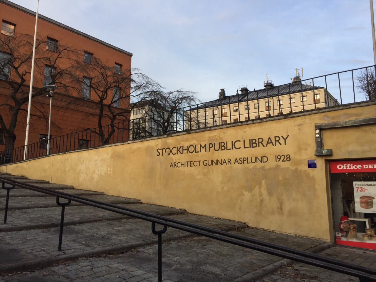参观斯德哥尔摩的魔幻图书馆