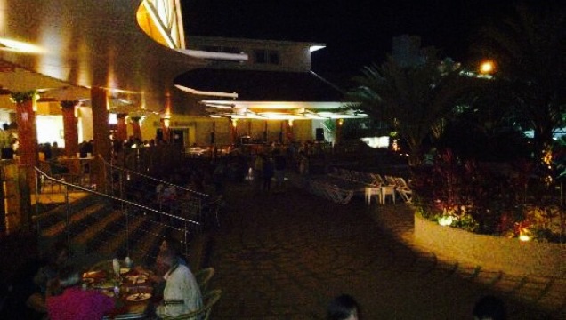 Makabi Cafe & Bar