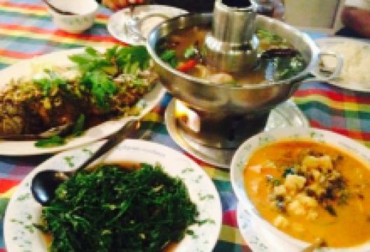 Pai Boon Kai Yang美食图片