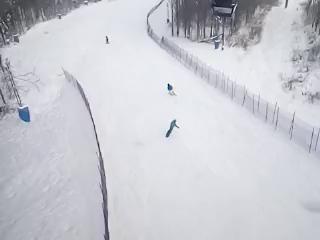 长白山万达滑雪场，坐缆车滑雪，爽