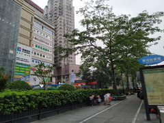 虎门镇游记图片] 黄河时装城公交站，就是虎门镇的缩影