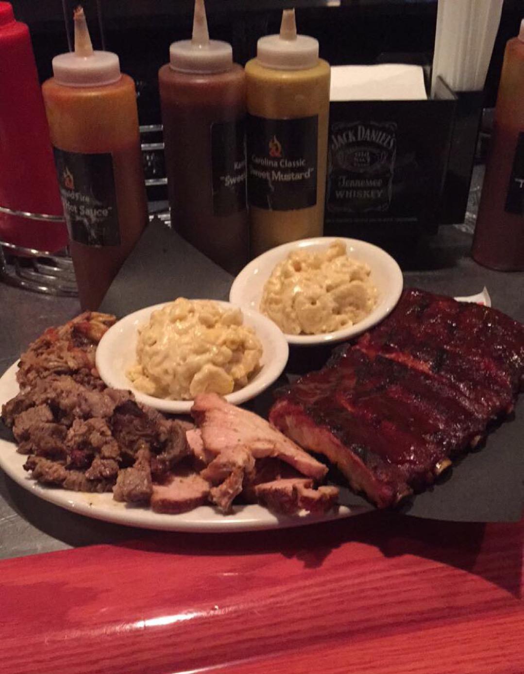 Food & Fire BBQ-Taphouse餐厅图片