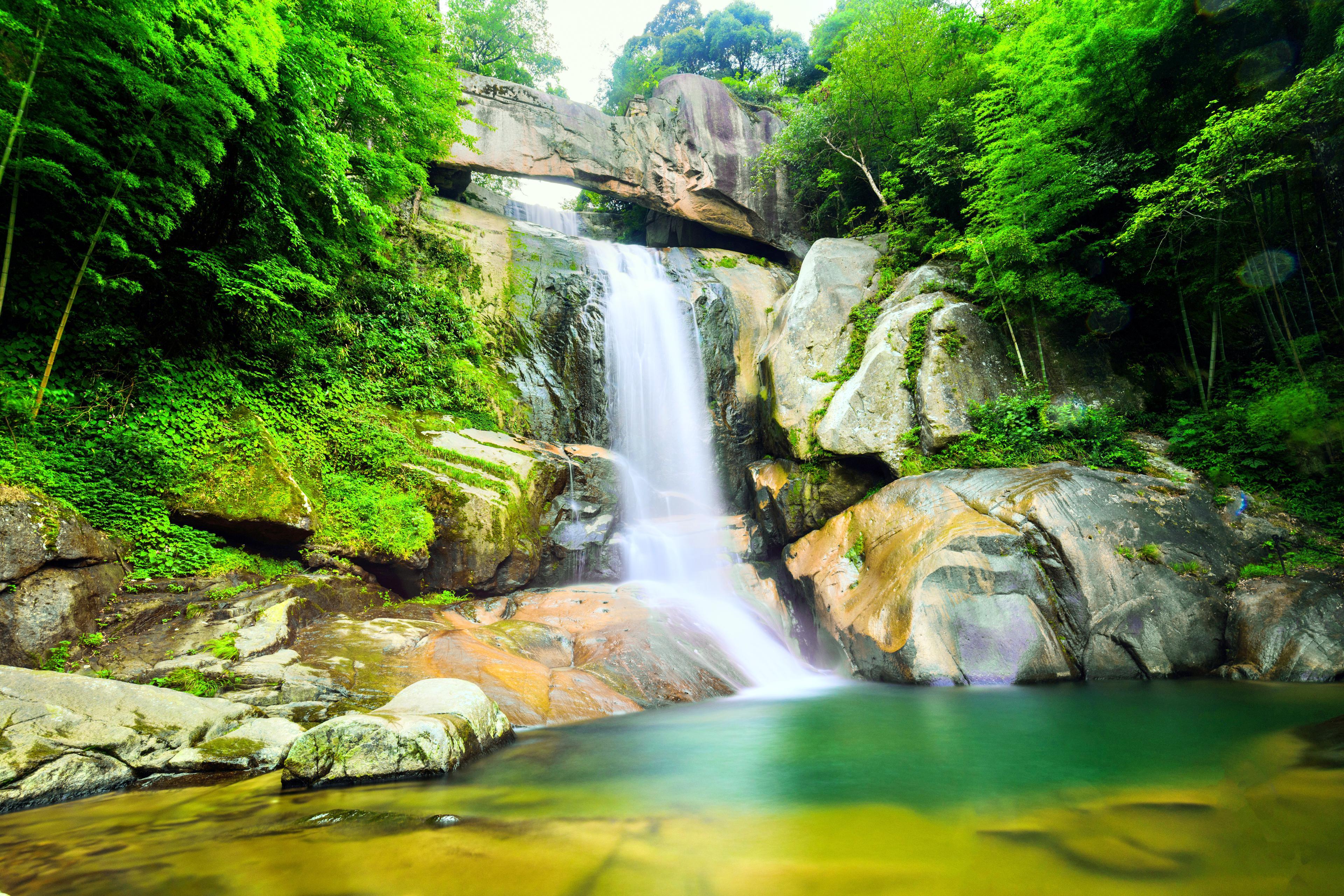石梁飞瀑