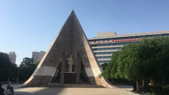 天津漢沽濱河世紀廣場-抗震紀念碑