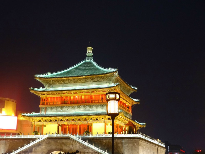 西北望长安,陌上无穷树