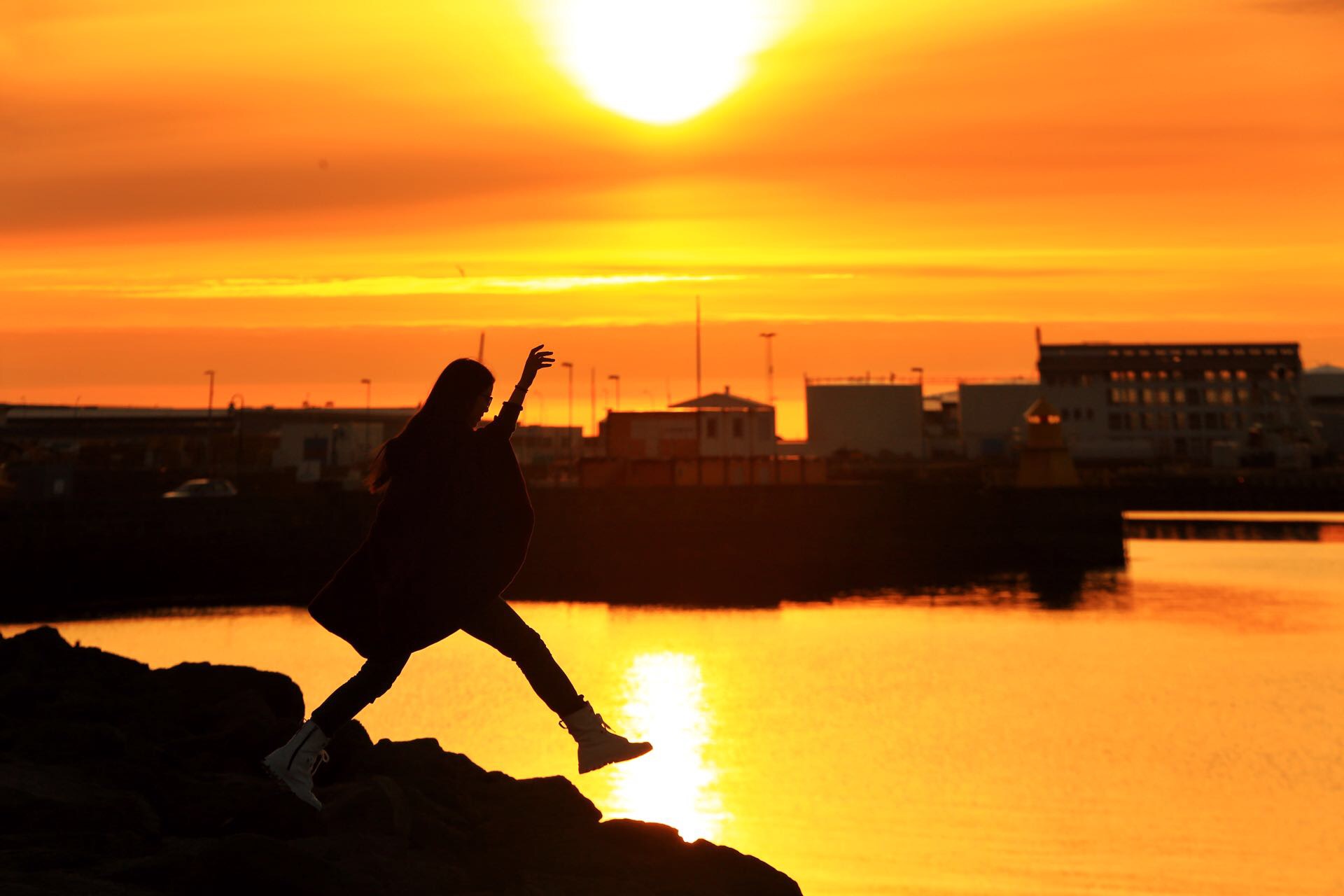 冰岛：雷克雅未克子夜的夕阳