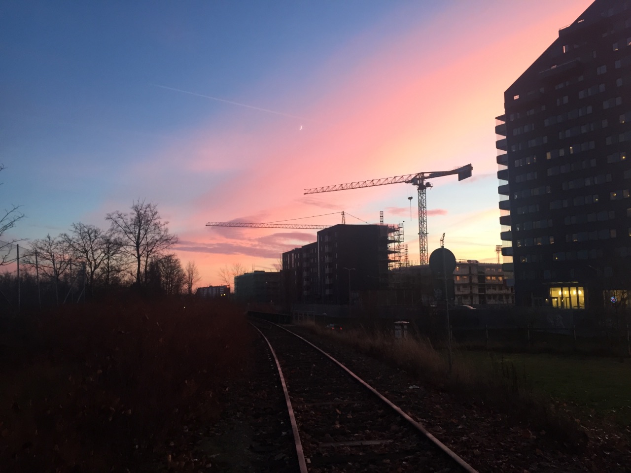 北欧小城的冬日黄昏——粉色天空