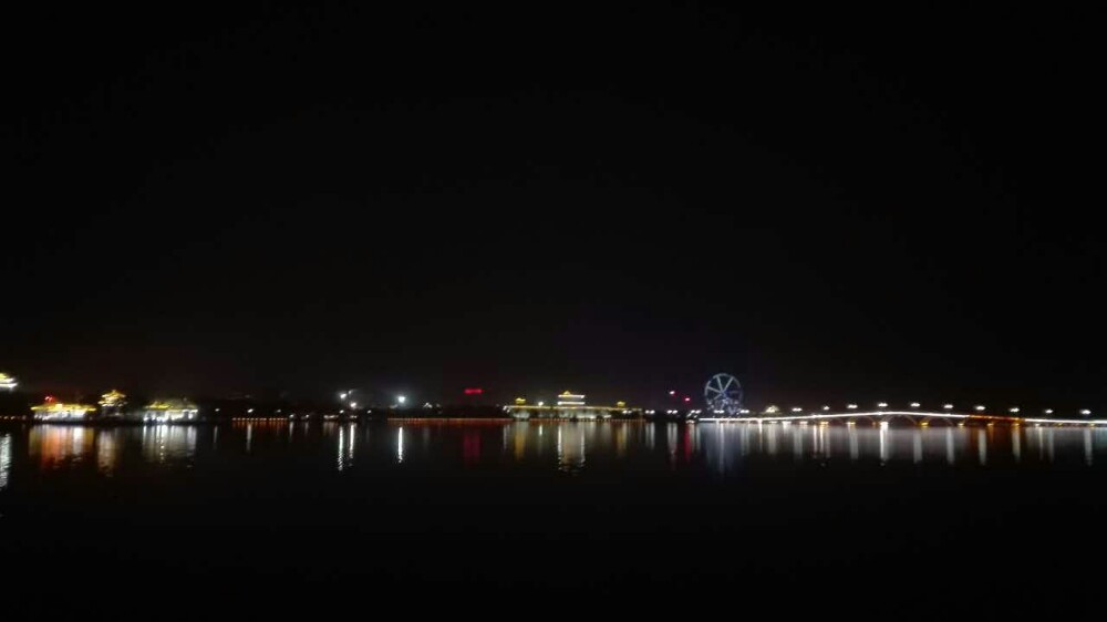 夜游东昌湖