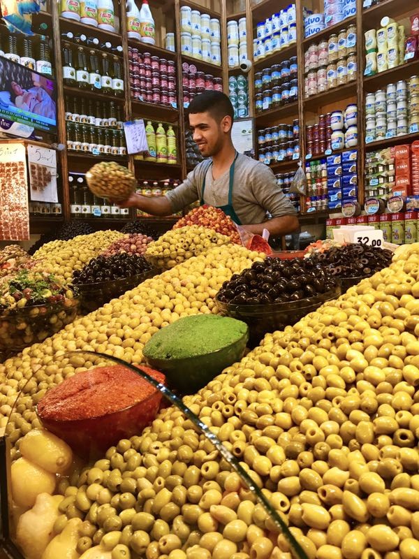 彩色的摩洛哥 摩洛哥是彩色的，撒哈拉是金色的，这里充满了艳丽的色彩，也有着美丽的传说。摩洛哥的色彩提