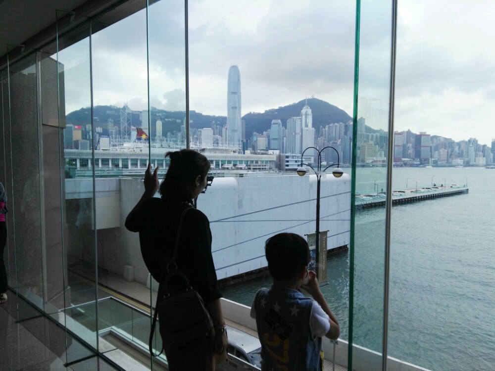 天星小轮 逛完海港城，做天星小轮到中环，感受香港的古老和现代
